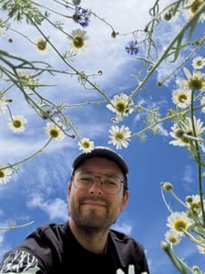 🤳 🌸🤍🌼🐝💙