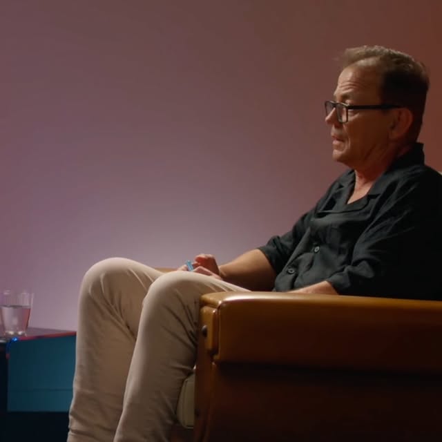 Hem passat de creure que Internet democratitzaria el món a moure’ns en un espaide saturació i reality permanent dominat 